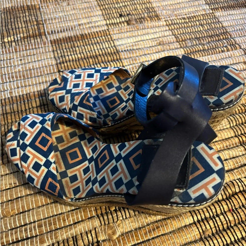 Tory Burch‎ Geometric Patterned Wedge Sandals size 8